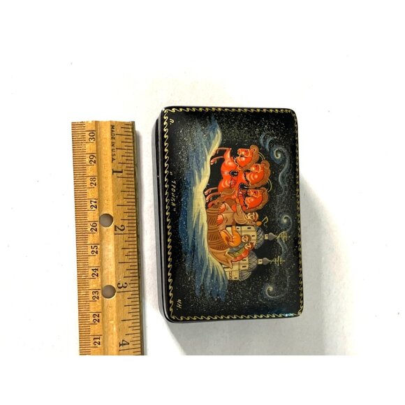Vintage Hand-Painted Russian Lidded Lacquer Hinged Box with Troika Scene Signed - Picture 6 of 9